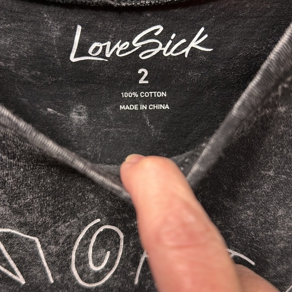 Short-sleeved T-shirt with Graphic Design - Picture 2 of 4